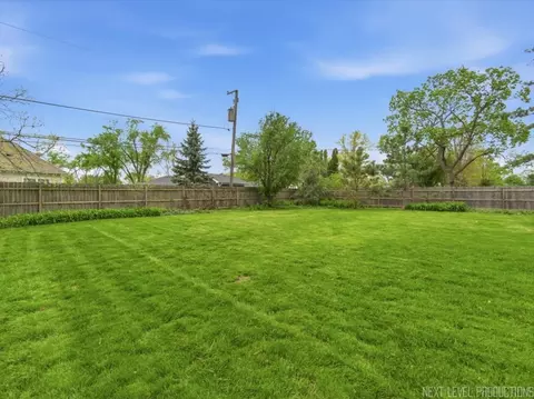 Exterior - 1000 Crest St, Wheaton, IL 60189 photo 6 of 7