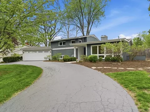 Exterior - 1000 Crest St, Wheaton, IL 60189 photo 3 of 7