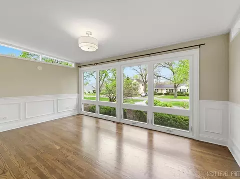 Living - 1000 Crest St, Wheaton, IL 60189 photo 4 of 9