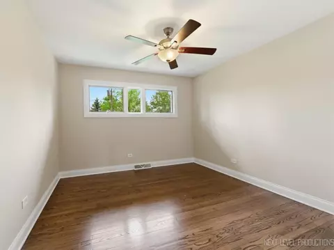 Bedroom - 1000 Crest St, Wheaton, IL 60189 photo 1 of 5