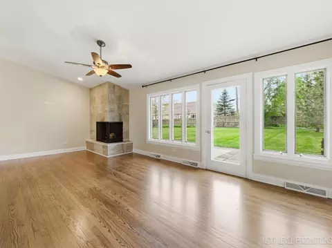 Living - 1000 Crest St, Wheaton, IL 60189 photo 3 of 9