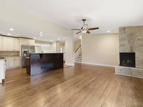 Living - 1000 Crest St, Wheaton, IL 60189 photo 2 of 9