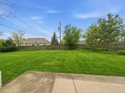 Exterior - 1000 Crest St, Wheaton, IL 60189 photo 7 of 7