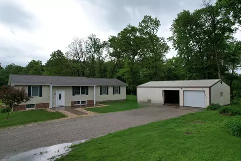 22664 N Hails Ln, Texico, IL 62889