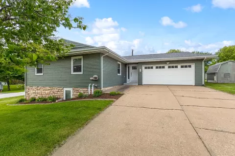 11621 25th St W, Milan, IL 61264
