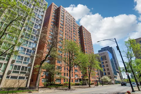 2909 N Sheridan Rd #1201, Chicago, IL 60657