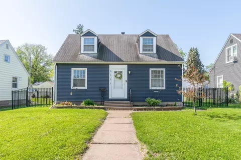 2223 W Rusholme St, Davenport, IA 52804