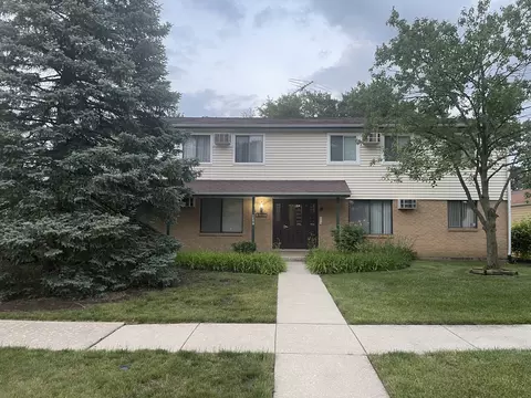 8311 Oak Leaf Dr #302, Woodridge, IL 60517