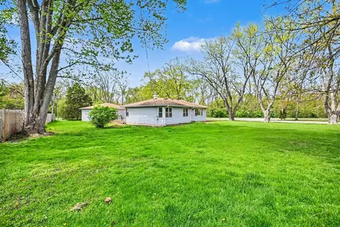 Exterior - 539 Lincoln St, Algonquin, IL 60102 photo 3 of 4