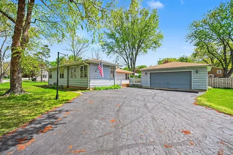 539 Lincoln St, Algonquin, IL 60102
