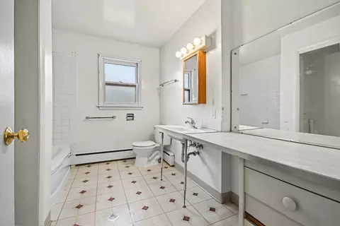 Bath - 539 Lincoln St, Algonquin, IL 60102 photo 1 of 1
