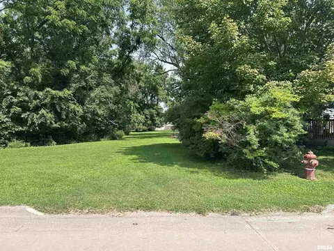 339 28th Ave, East Moline, IL 61244