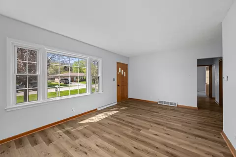 Living - 3820 15th St A, Moline, IL 61265 photo 3 of 4