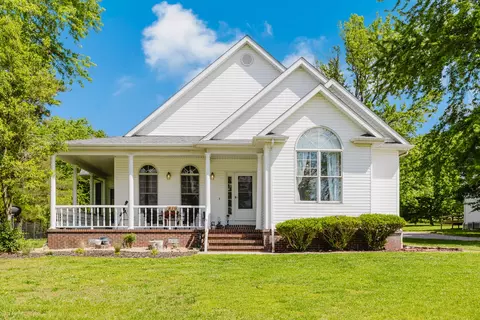 819 E No Name Rd, Carbondale, IL 62902