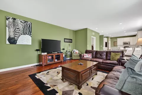 Living - 13809 Trillium Ln, Plainfield, IL 60544 photo 4 of 7
