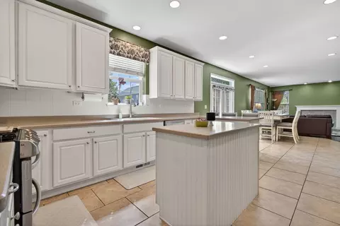 Kitchen - 13809 Trillium Ln, Plainfield, IL 60544 photo 5 of 5