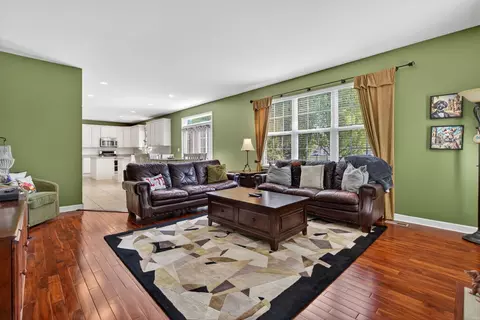 Living - 13809 Trillium Ln, Plainfield, IL 60544 photo 3 of 7