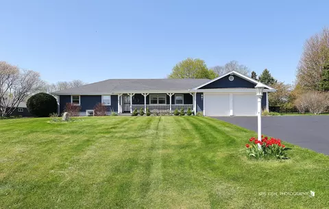 9209 Anthony Ln, Spring Grove, IL 60081