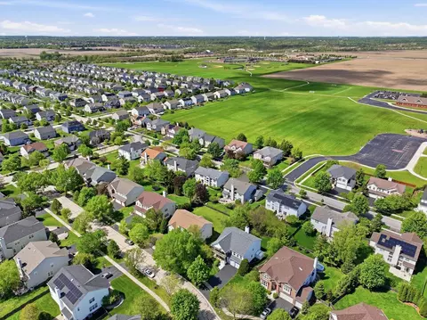View/Area - 2174 Muirfield Trl, Bolingbrook, IL 60490 photo 4 of 5