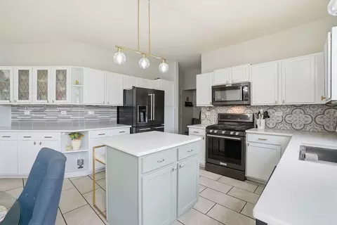 Kitchen - 2174 Muirfield Trl, Bolingbrook, IL 60490 photo 2 of 4