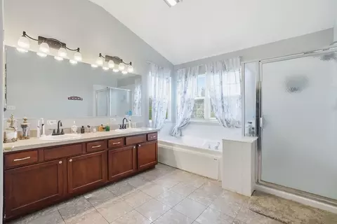 Bath - 2174 Muirfield Trl, Bolingbrook, IL 60490 photo 2 of 4