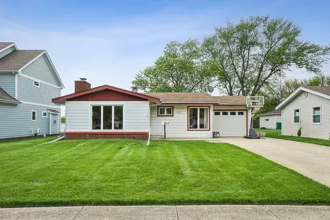 1028 Cherokee Pl, Lemont, IL 60439