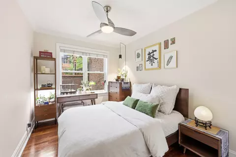 Bedroom - 22 E Division St #1, Chicago, IL 60610 photo 3 of 5