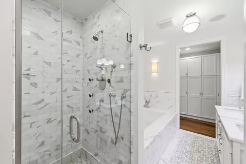 Bath - 22 E Division St #1, Chicago, IL 60610 photo 4 of 5