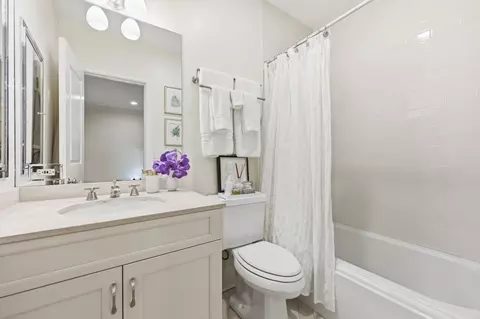 Bath - 22 E Division St #1, Chicago, IL 60610 photo 5 of 5