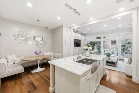 Kitchen - 22 E Division St #1, Chicago, IL 60610 photo 6 of 9