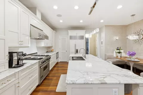 Kitchen - 22 E Division St #1, Chicago, IL 60610 photo 5 of 9