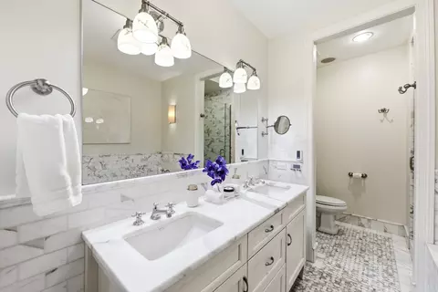 Bath - 22 E Division St #1, Chicago, IL 60610 photo 3 of 5