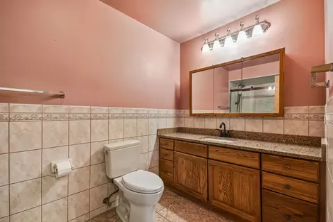 Bath - 526 N 3rd Ave, Des Plaines, IL 60016 photo 2 of 5