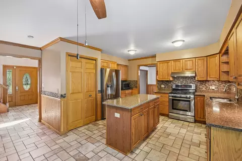Kitchen - 526 N 3rd Ave, Des Plaines, IL 60016 photo 1 of 3