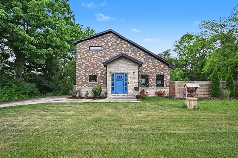19 W676 99th St, Lemont, IL 60439
