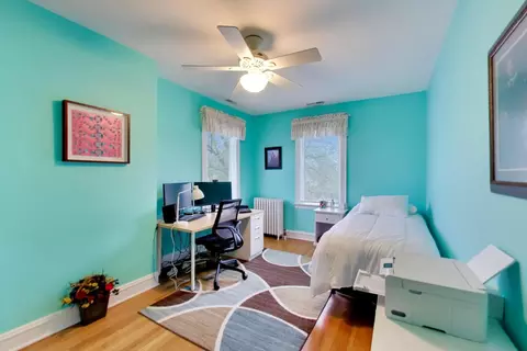 Bedroom - 940 W Grant Dr, Des Plaines, IL 60016 photo 5 of 12