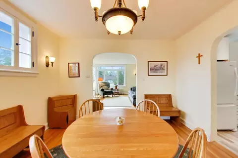 Dining - 940 W Grant Dr, Des Plaines, IL 60016 photo 3 of 3