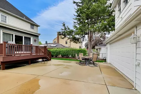 Exterior - 940 W Grant Dr, Des Plaines, IL 60016 photo 12 of 13