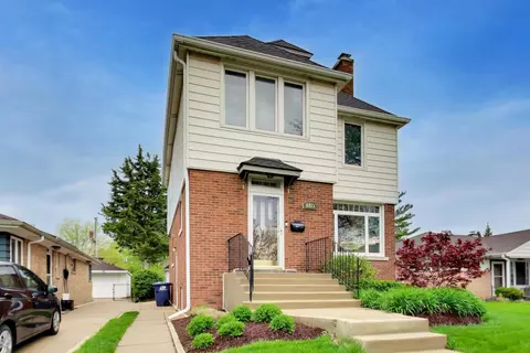 Exterior - 940 W Grant Dr, Des Plaines, IL 60016 photo 2 of 13