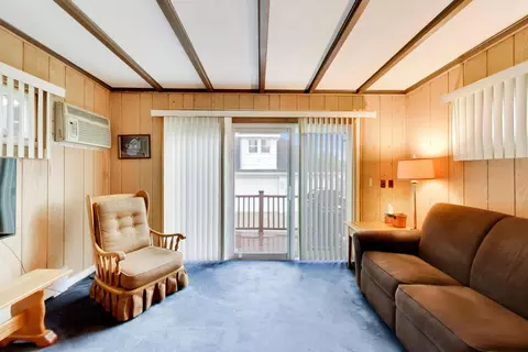 Living - 940 W Grant Dr, Des Plaines, IL 60016 photo 7 of 9