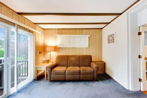 Living - 940 W Grant Dr, Des Plaines, IL 60016 photo 8 of 9