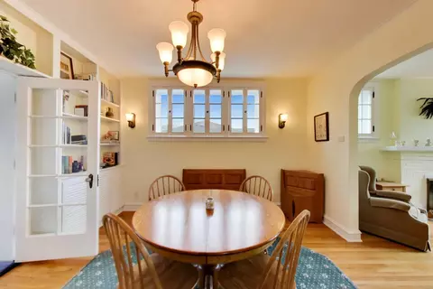 Dining - 940 W Grant Dr, Des Plaines, IL 60016 photo 2 of 3