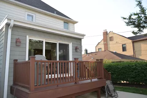 Exterior - 940 W Grant Dr, Des Plaines, IL 60016 photo 6 of 13