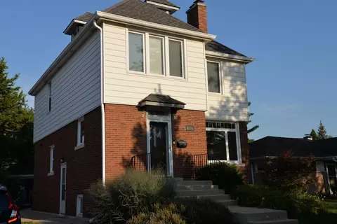 Exterior - 940 W Grant Dr, Des Plaines, IL 60016 photo 4 of 13