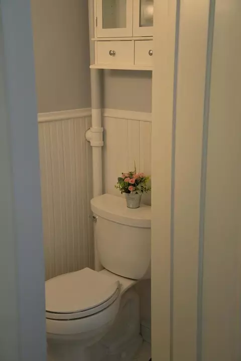 Bath - 940 W Grant Dr, Des Plaines, IL 60016 photo 1 of 3