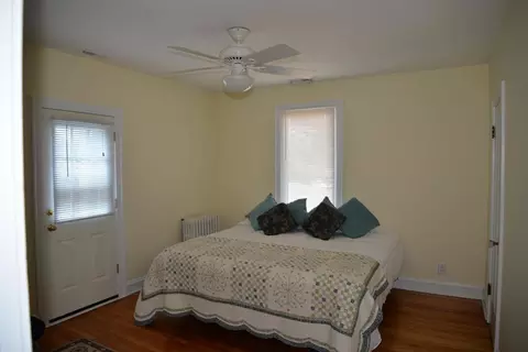 Bedroom - 940 W Grant Dr, Des Plaines, IL 60016 photo 4 of 12