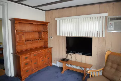 Living - 940 W Grant Dr, Des Plaines, IL 60016 photo 9 of 9