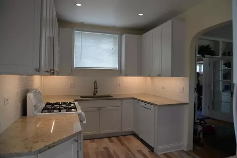 Kitchen - 940 W Grant Dr, Des Plaines, IL 60016 photo 6 of 8