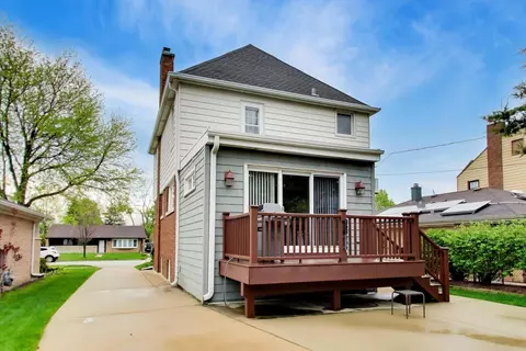 Exterior - 940 W Grant Dr, Des Plaines, IL 60016 photo 8 of 13