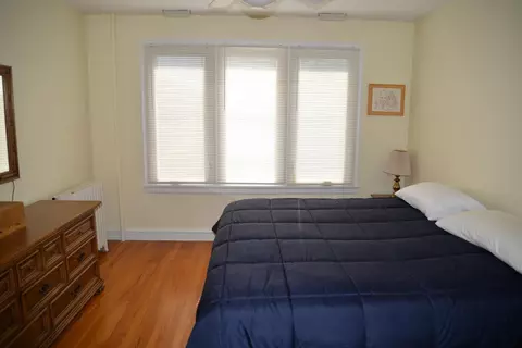 Bedroom - 940 W Grant Dr, Des Plaines, IL 60016 photo 11 of 12